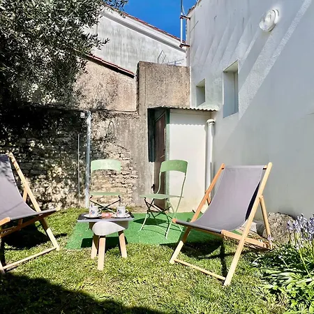 300d La Clavette Center Of With Parking Villa *