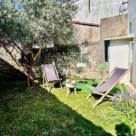 300d La Clavette Center Of With Parking Villa