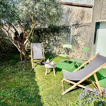 300d La Clavette Center Of With Parking *