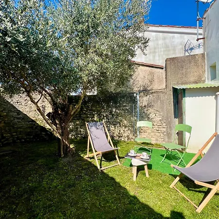 Villa 300d La Clavette Center Of With Parking La Flotte