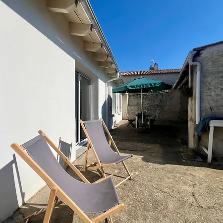 300d La Clavette Center Of With Parking Villa