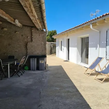 Vila 300d La Clavette Center Of With Parking