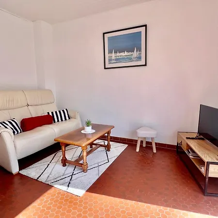 Vila 300d La Clavette Center Of With Parking *