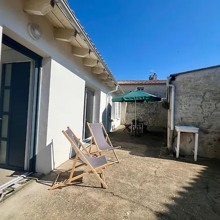 300d La Clavette Center Of With Parking Vila *